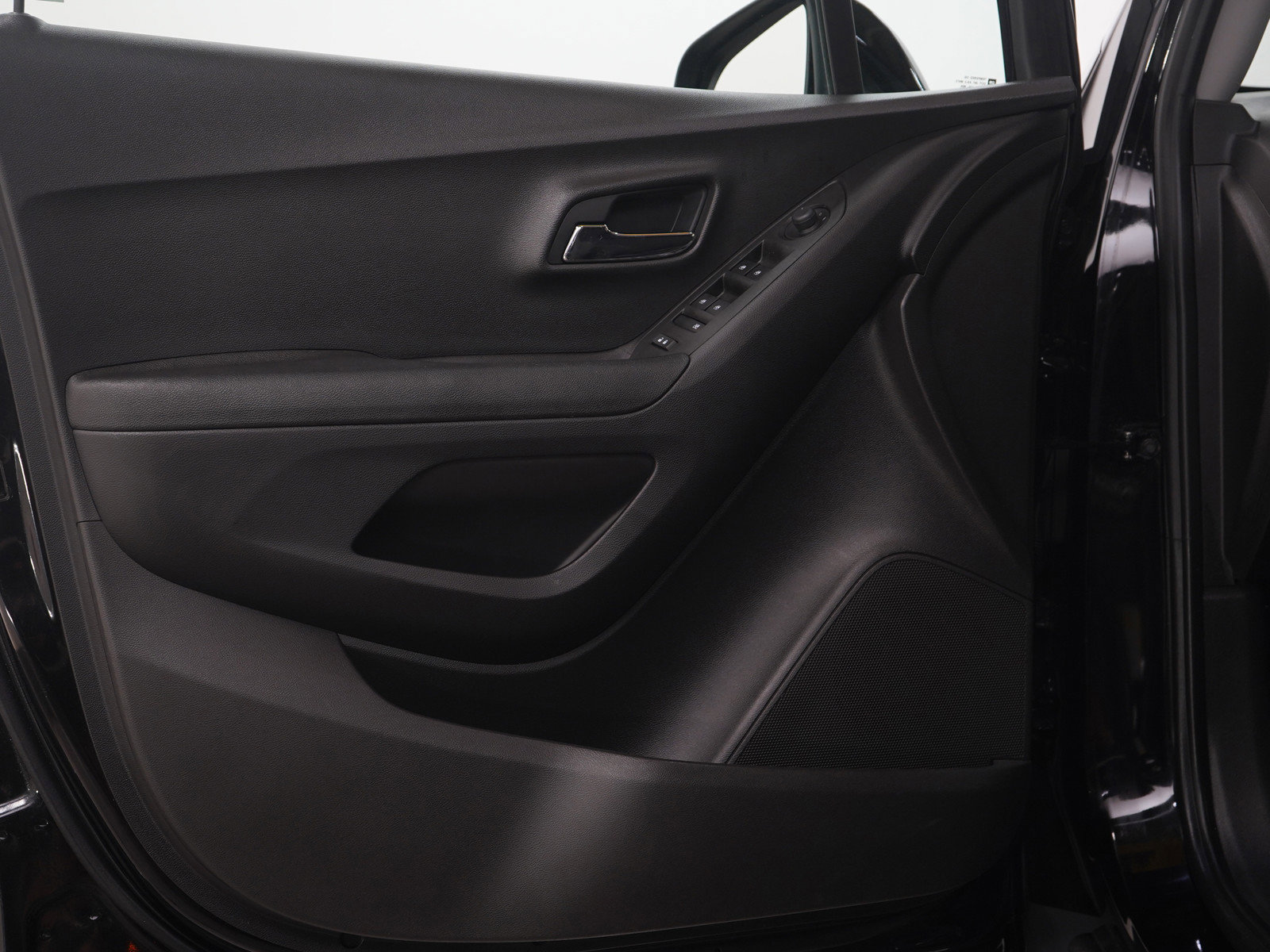 Used 2020 Chevrolet Trax LS w/ Tint and Cruise Package FWD image 19
