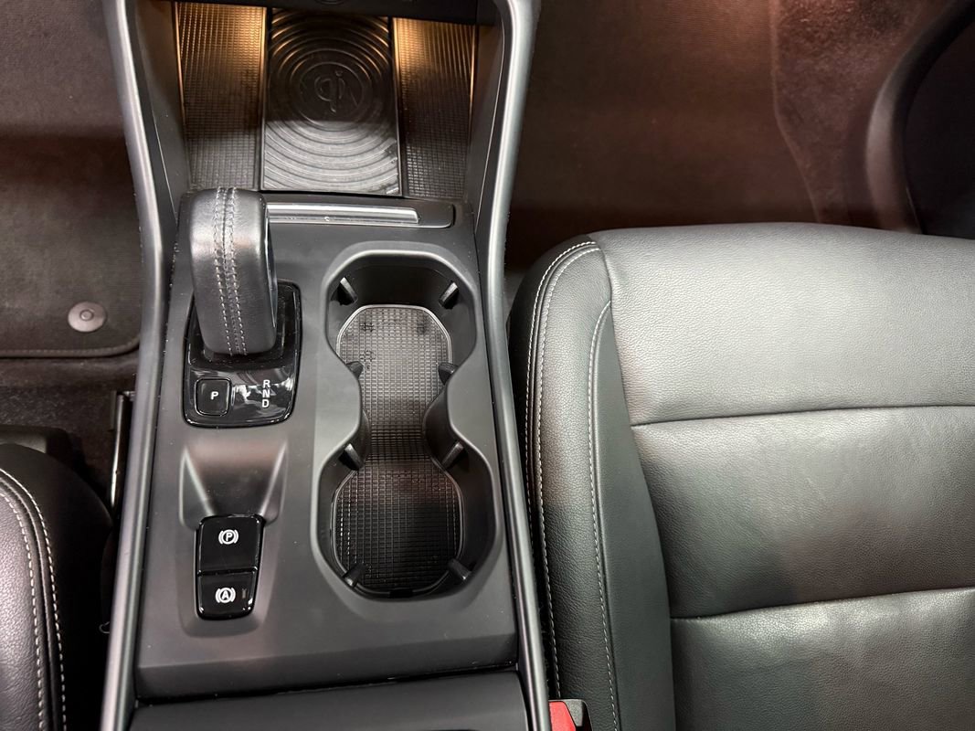 Used 2019 Volvo XC40 T5 Momentum image 30