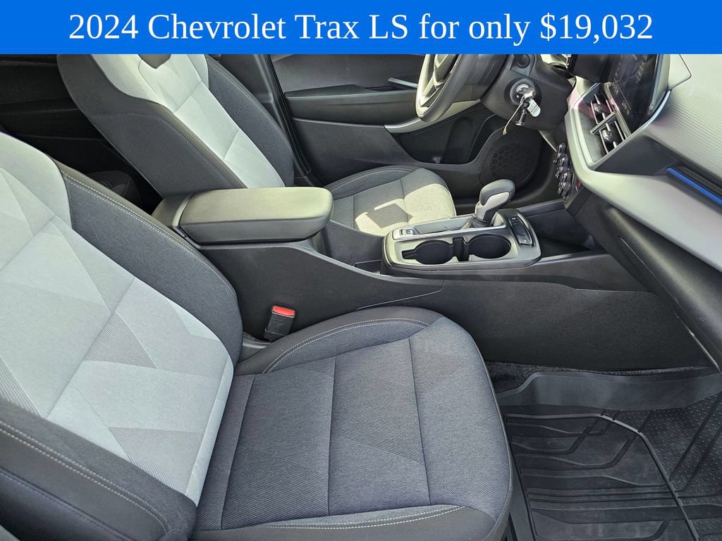 Used 2024 Chevrolet Trax LS FWD image 11