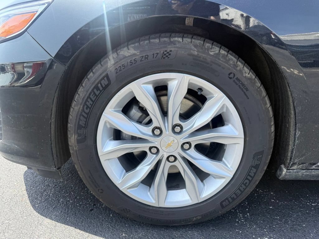 Used 2019 Chevrolet Malibu LT w/ Leather Package FWD image 11