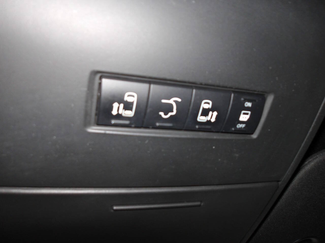 Used 2017 Dodge Grand Caravan SXT w/ Rear Park Assist Package FWD image 20