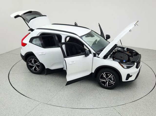 New 2026 Volvo XC40 B5 Core w/ Climate Package image 14
