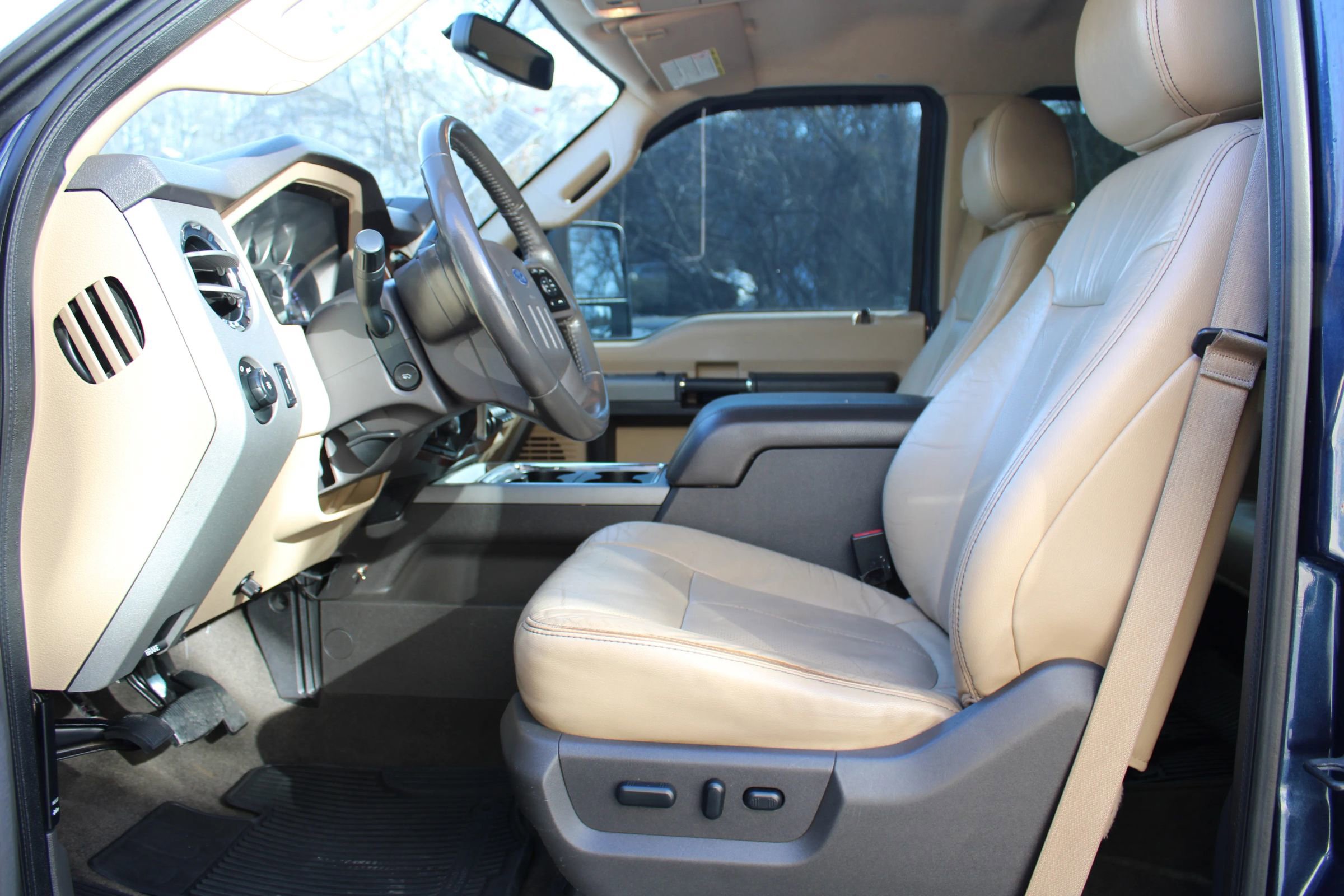 Used 2013 Ford F250 Lariat w/ Lariat Interior Pkg image 17