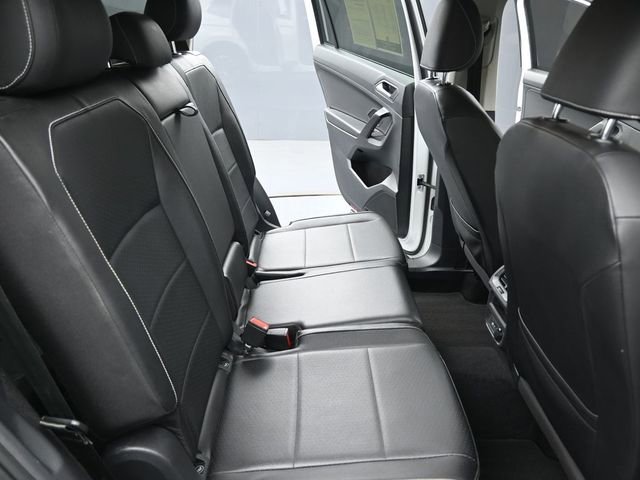 Used 2021 Volkswagen Tiguan SE image 29