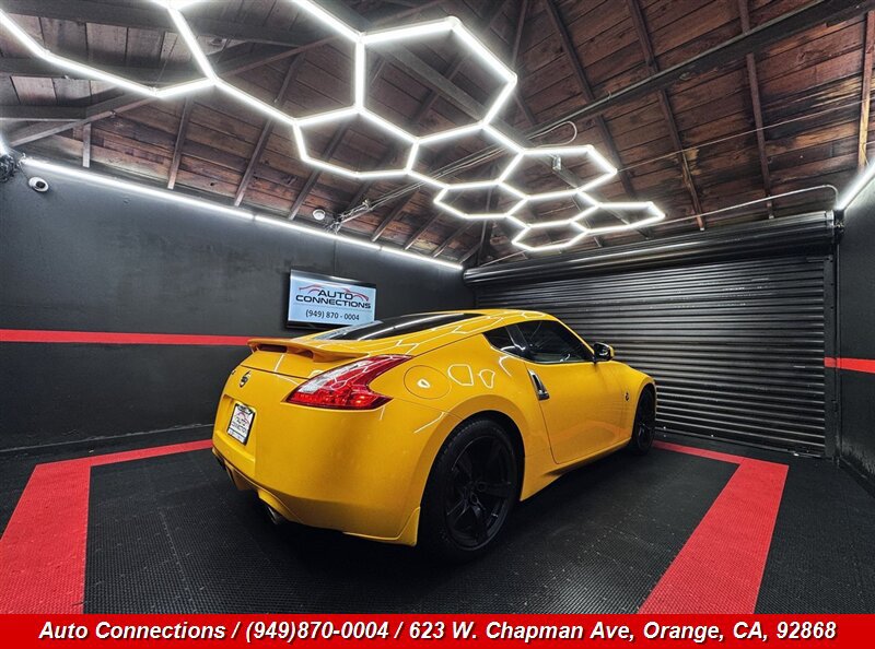 Used 2009 Nissan 370Z Coupe RWD image 3