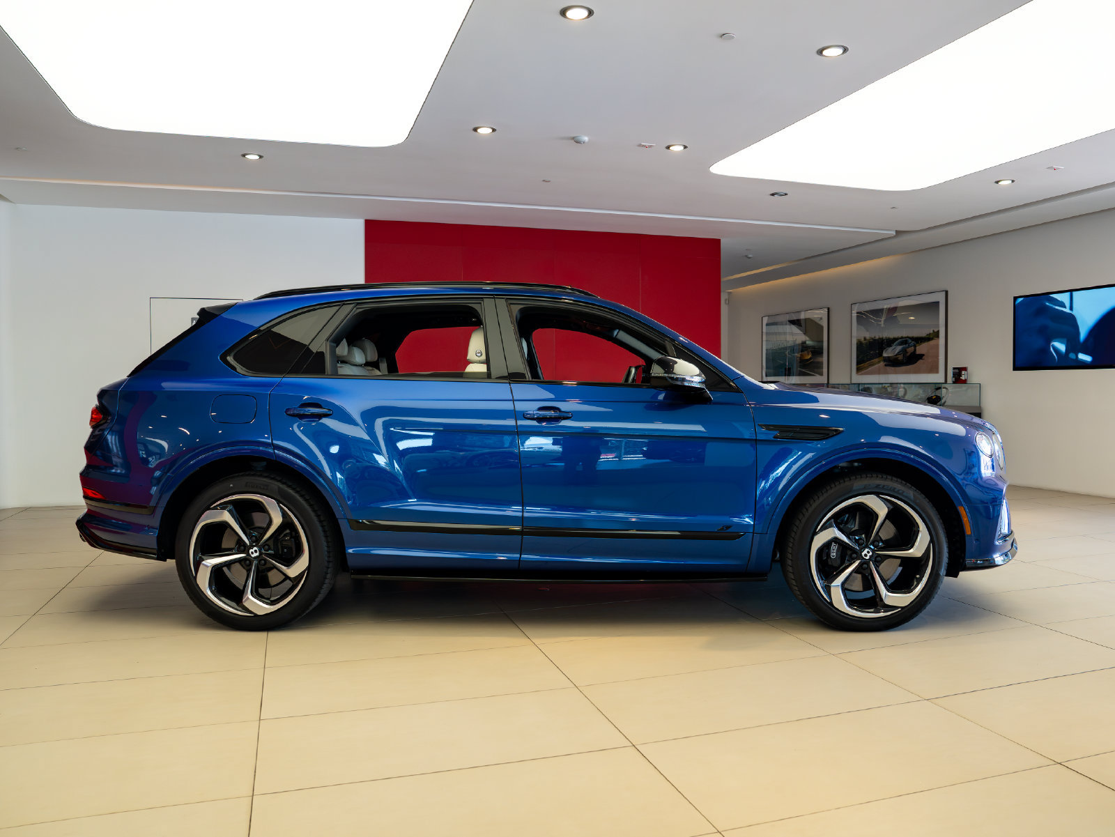 Used 2022 Bentley Bentayga AWD/4WD image 7