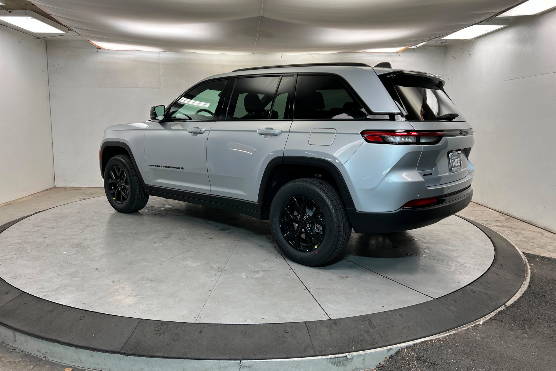 New 2025 Jeep Grand Cherokee 4WD image 3