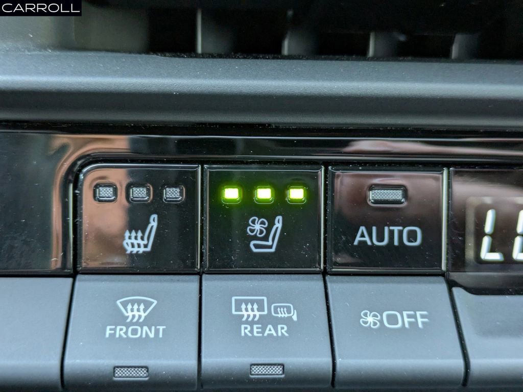 Used 2023 Toyota Crown Limited image 24