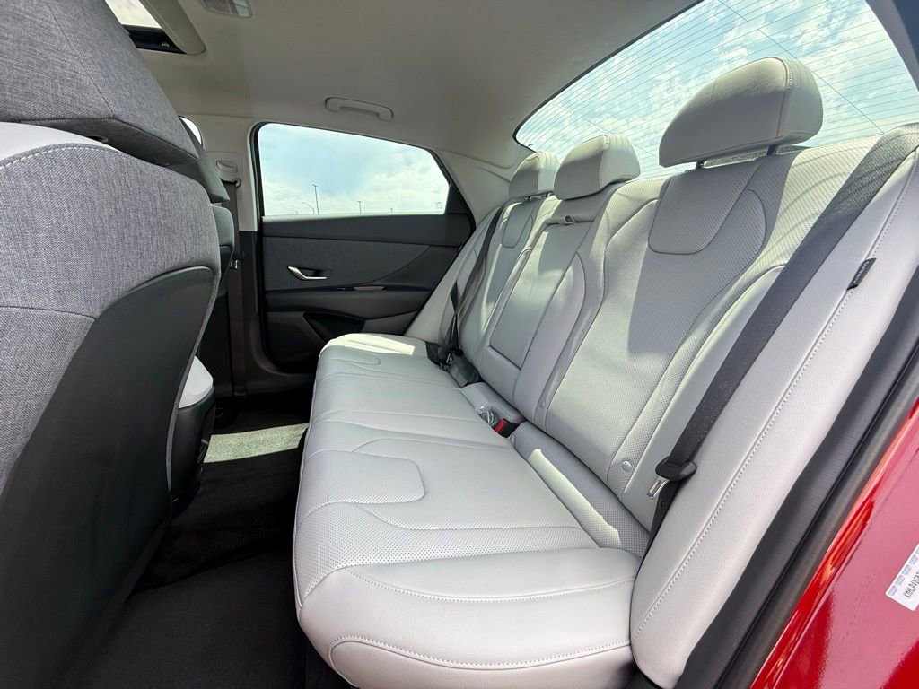 Used 2023 Hyundai Elantra Limited FWD image 25