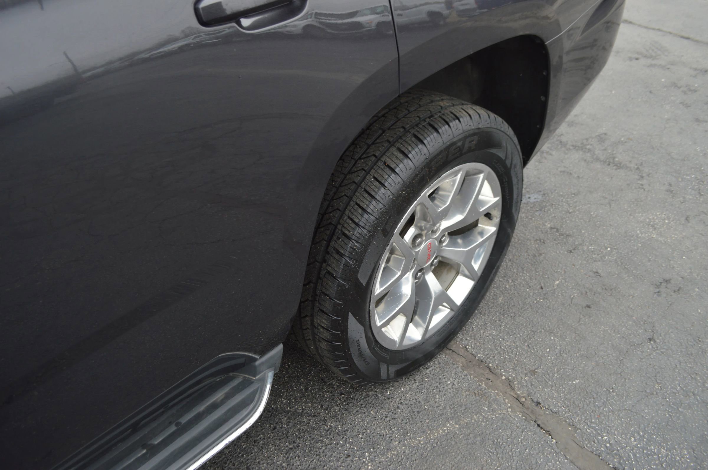 Used 2016 GMC Yukon SLE w/ HD Trailering Package image 4