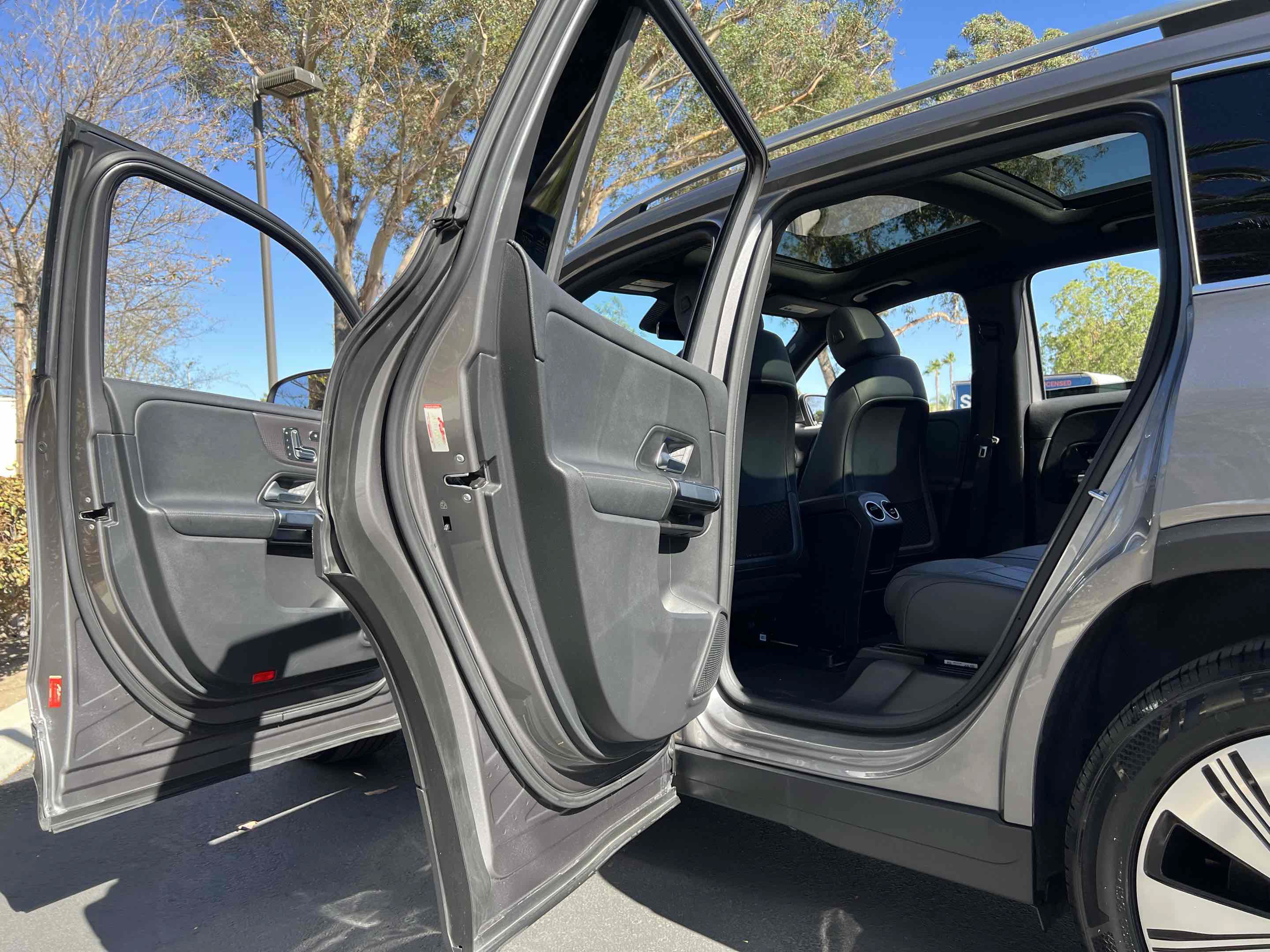 Used 2023 Mercedes-Benz EQB 300 4MATIC image 41