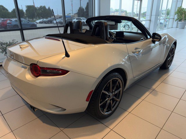 Used 2019 MAZDA MX-5 Miata Grand Touring RWD image 3