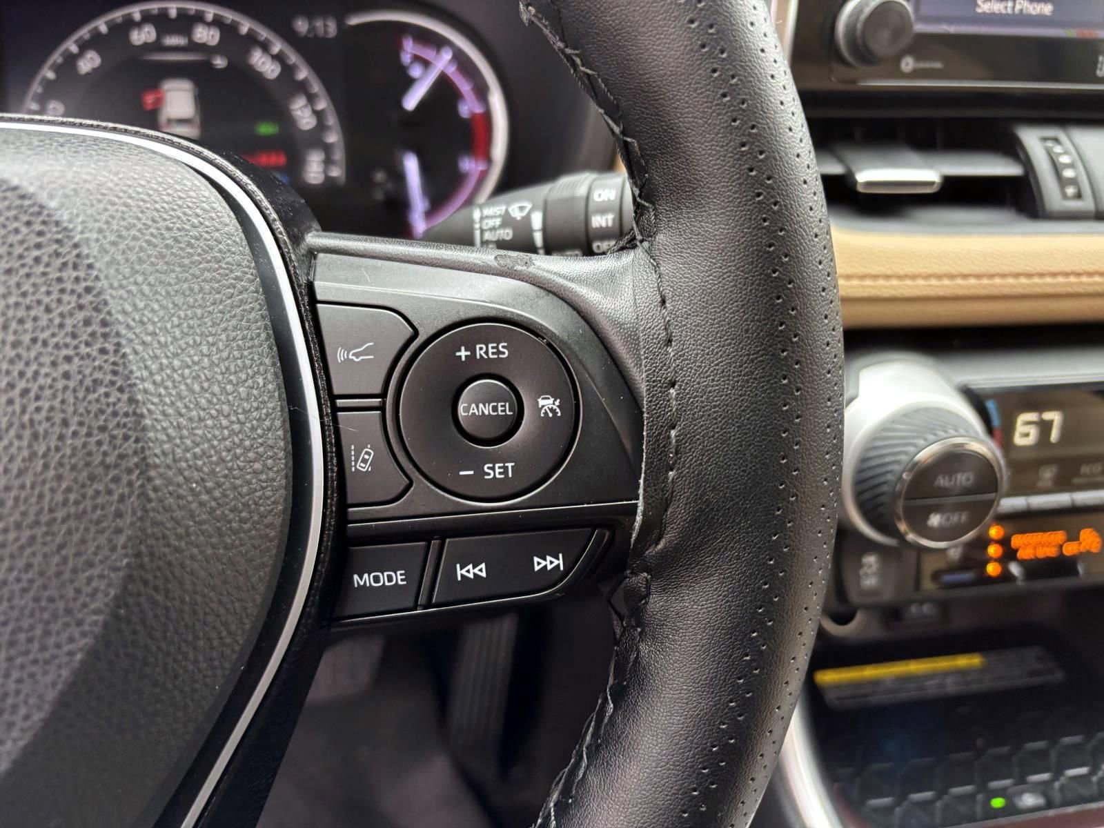 Used 2019 Toyota RAV4 Limited w/ Advanced Technology Package image 18