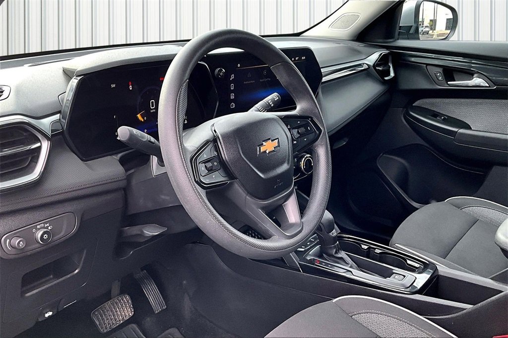 Used 2024 Chevrolet TrailBlazer LT w/ Driver Confidence Package image 4