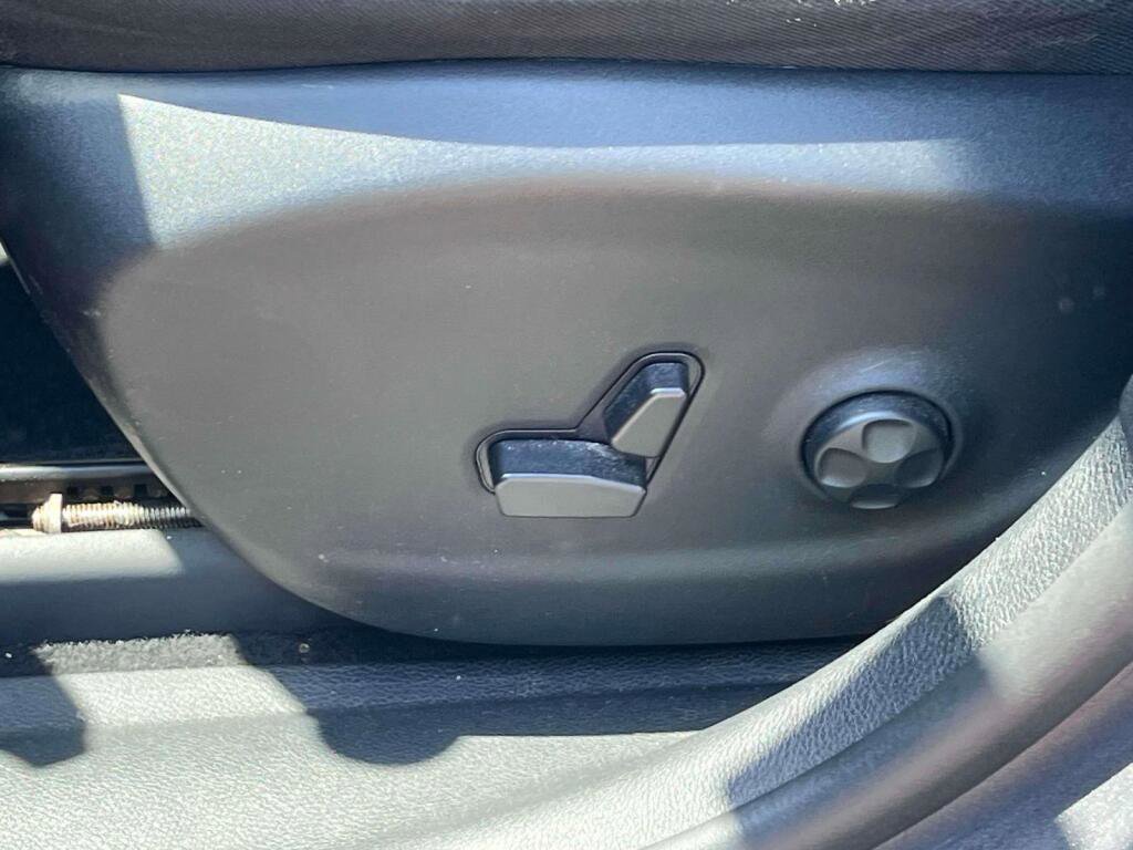 Used 2019 Jeep Cherokee High Altitude AWD/4WD image 16