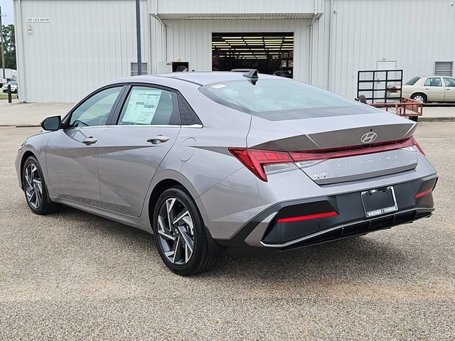 Used 2025 Hyundai Elantra Limited FWD image 13