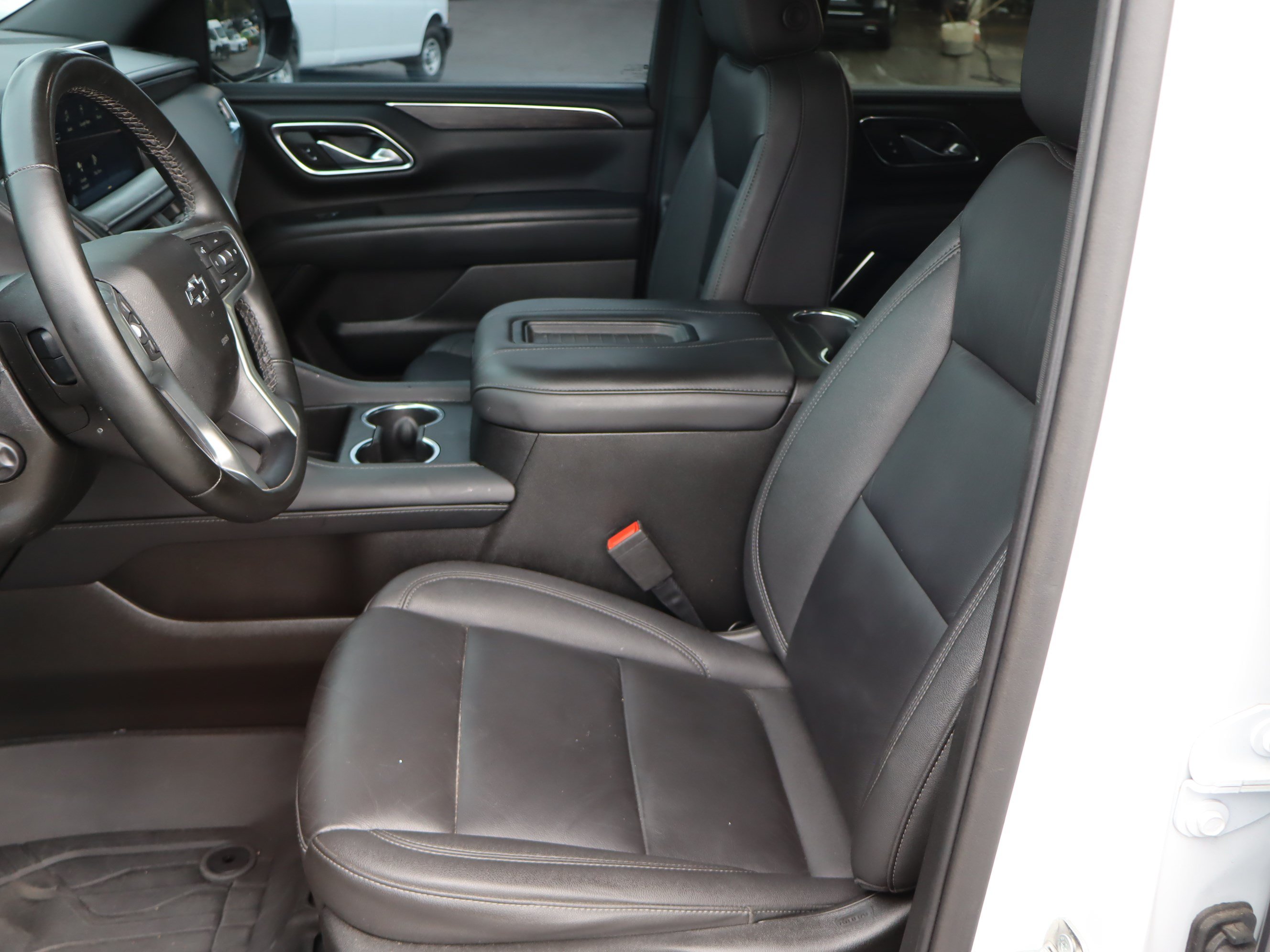 Used 2023 Chevrolet Tahoe Z71 w/ Luxury Package AWD/4WD image 18