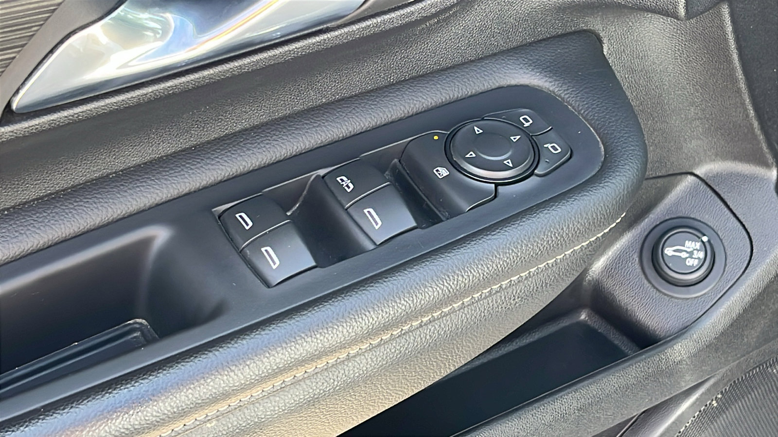 Certified 2024 GMC Terrain SLT image 12