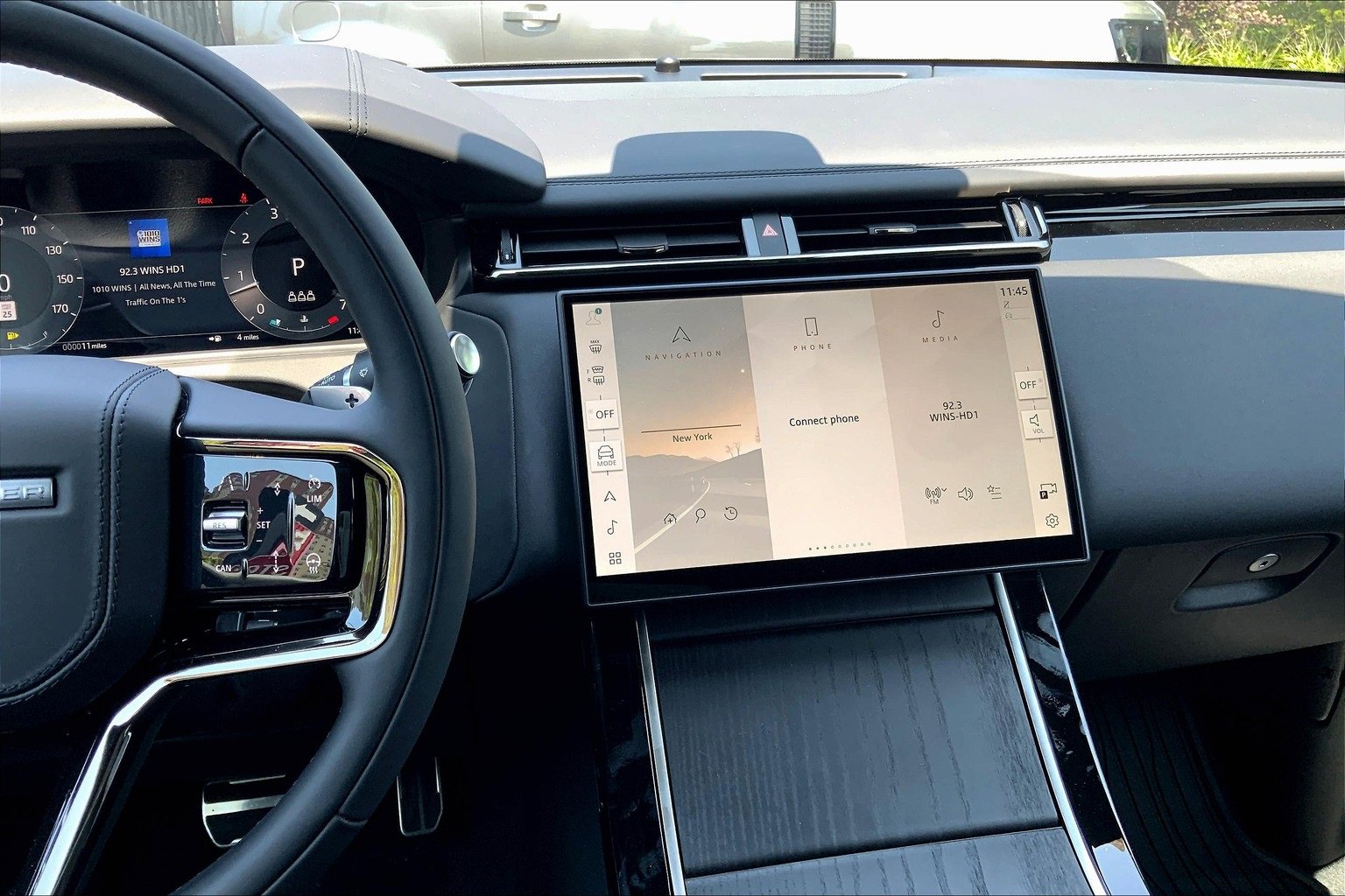 New 2026 Land Rover Range Rover Velar Dynamic SE image 6