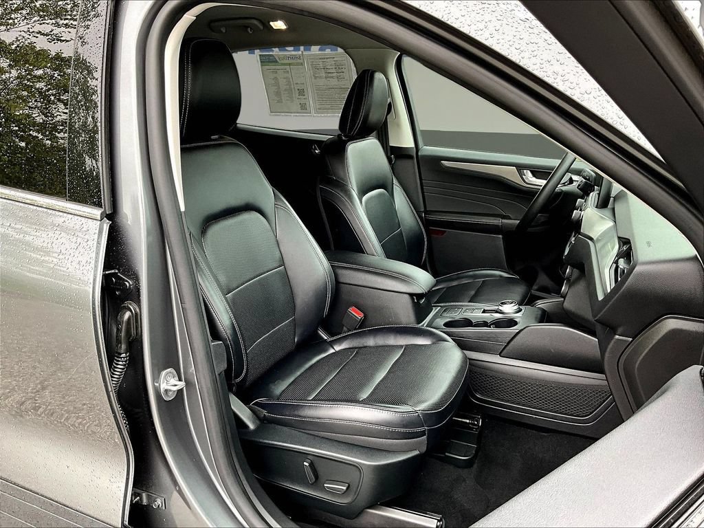 Used 2022 Ford Escape Titanium AWD/4WD image 32