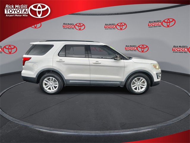 Used 2017 Ford Explorer XLT w/ Equipment Group 202A image 9