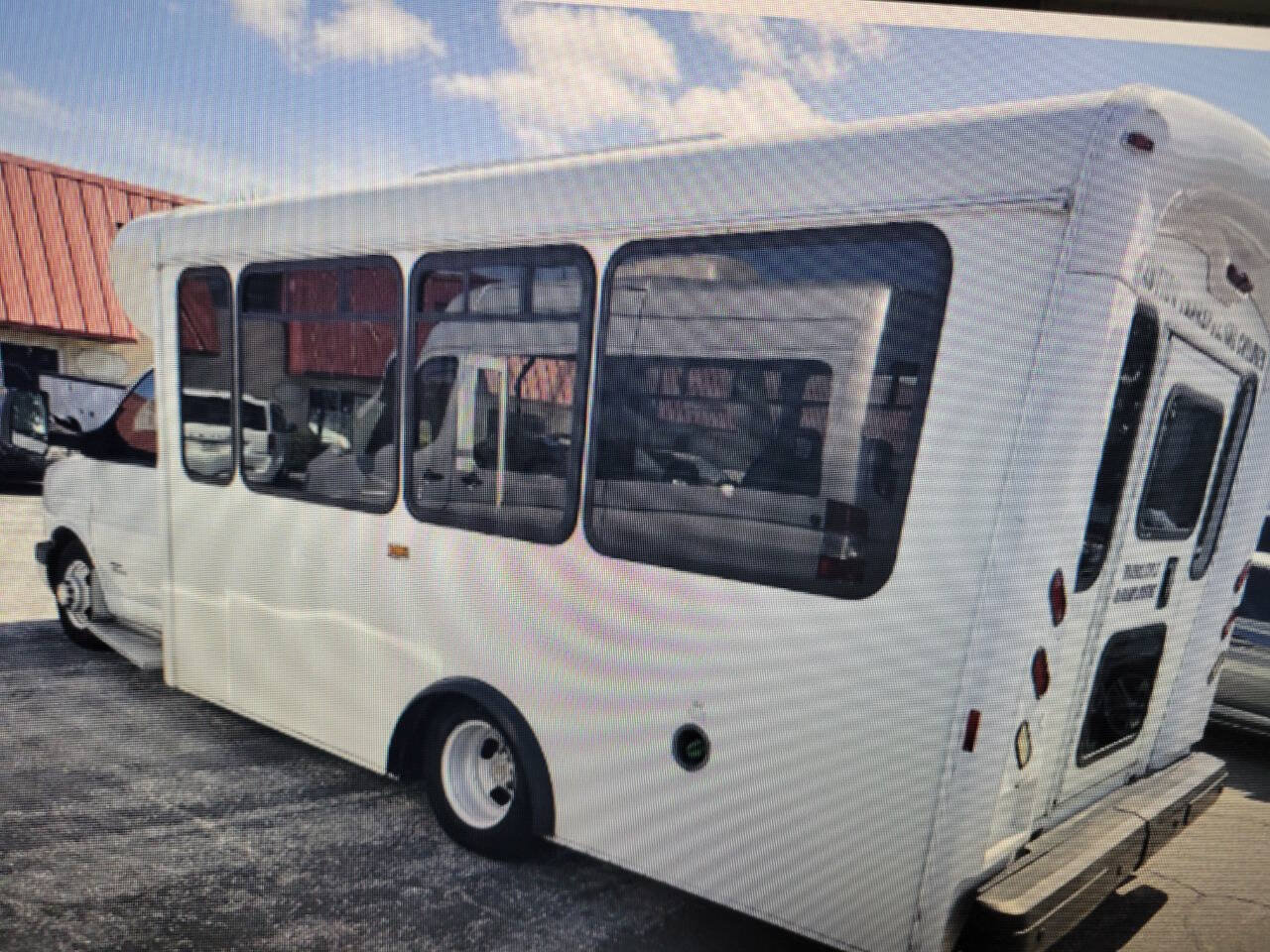 Used 2015 Chevrolet Express 4500 w/ Shuttle Bus Package RWD image 3