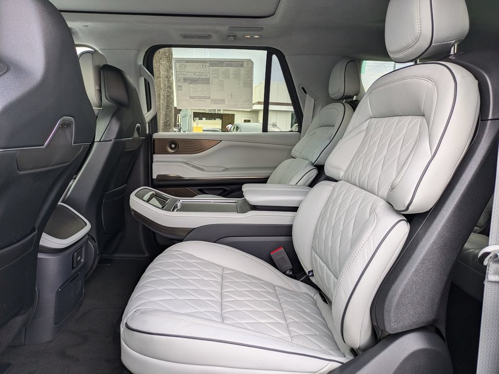 New 2027 Lincoln Navigator L Black Label AWD/4WD image 15