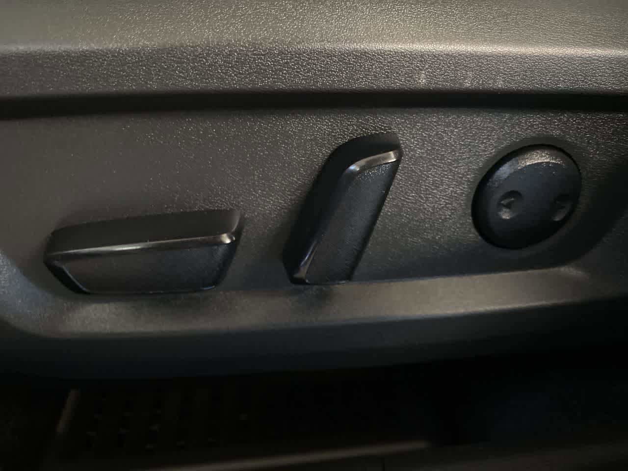 Used 2023 Nissan Rogue SV AWD/4WD image 12