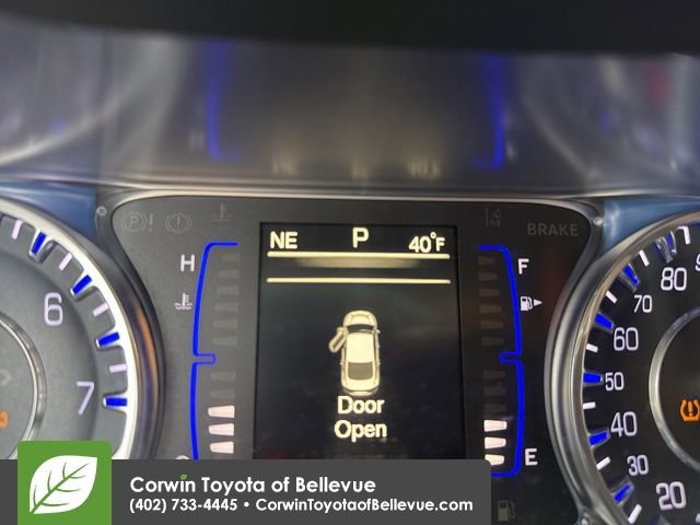 Used 2016 Chrysler 200 Limited image 8