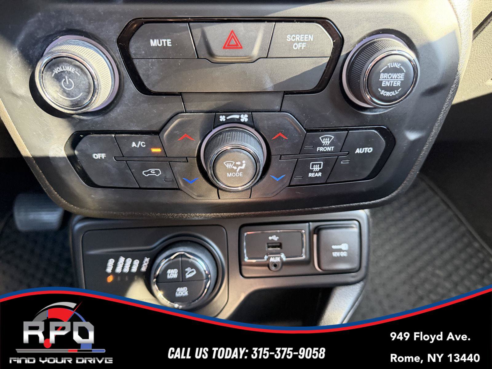 Used 2018 Jeep Renegade Trailhawk w/ Trailer Tow Group AWD/4WD image 25
