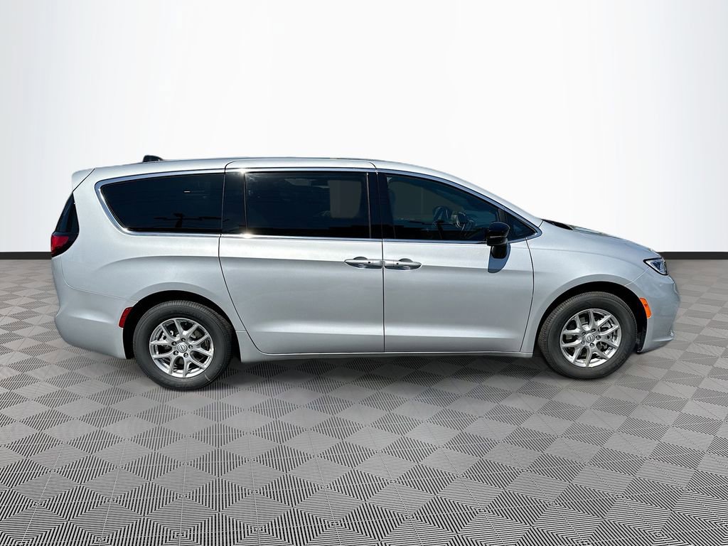 New 2026 Chrysler Pacifica Select FWD image 8