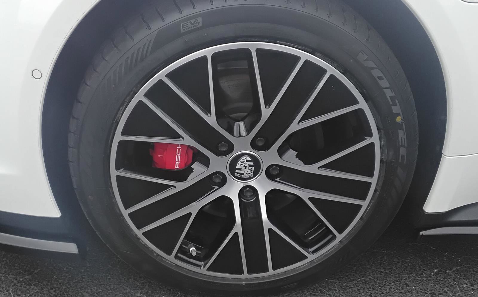 Used 2020 Porsche Taycan 4S image 11