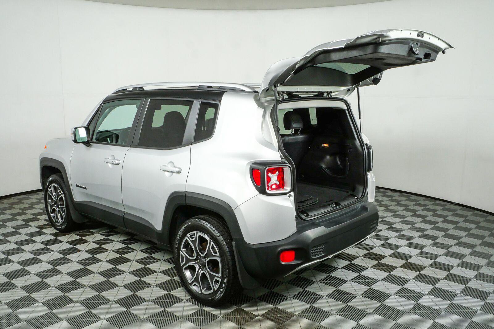 Used 2017 Jeep Renegade Limited AWD/4WD image 30