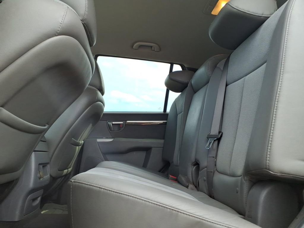 Used 2011 Hyundai Santa Fe SE image 15