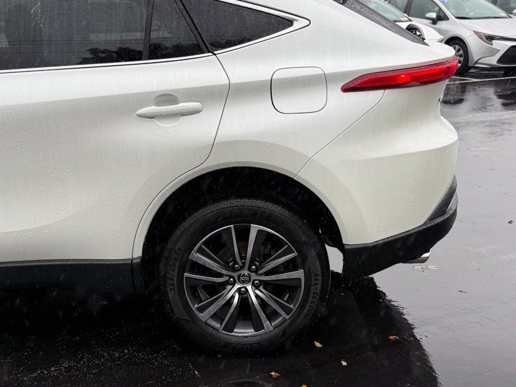 Certified 2021 Toyota Venza LE AWD/4WD image 4