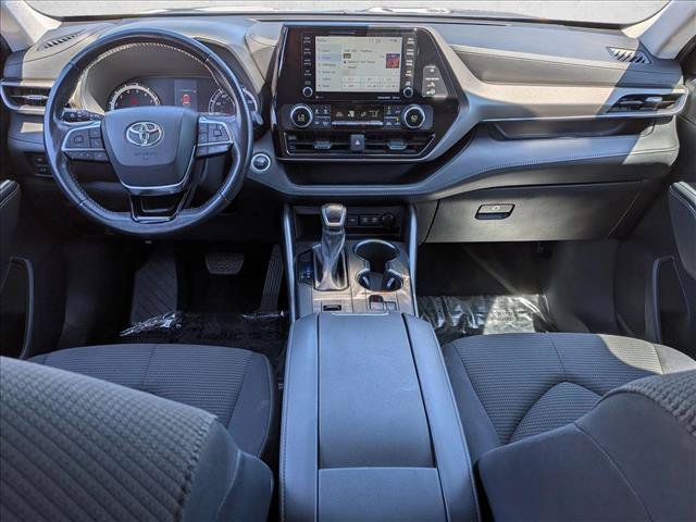 Used 2021 Toyota Highlander LE FWD image 16