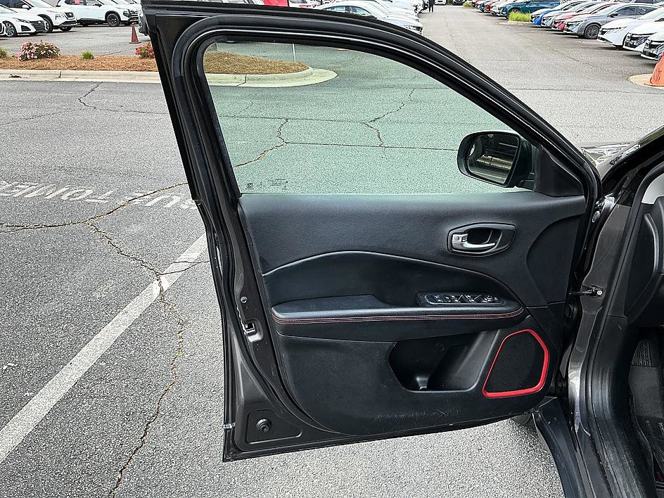 Used 2018 Jeep Compass Trailhawk w/ Cold Weather Group image 11