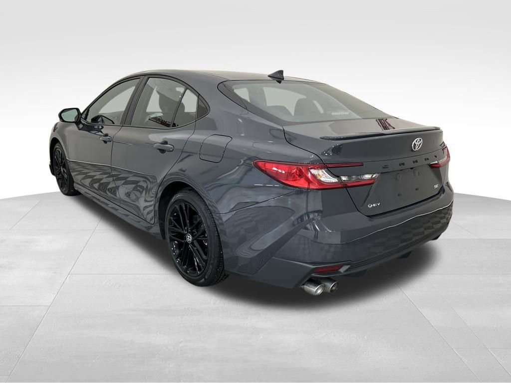 Used 2025 Toyota Camry SE image 3