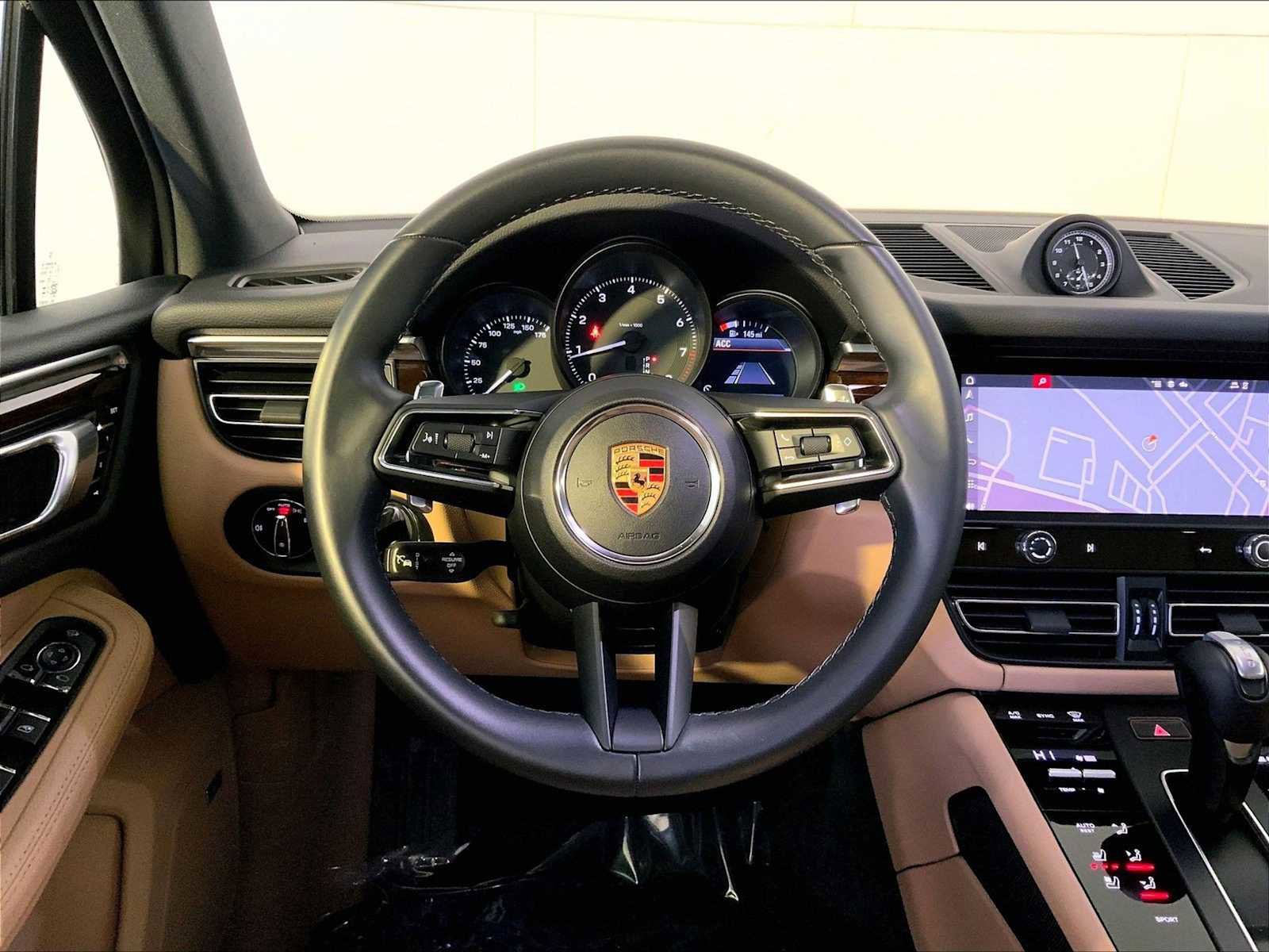 Certified 2023 Porsche Macan image 15