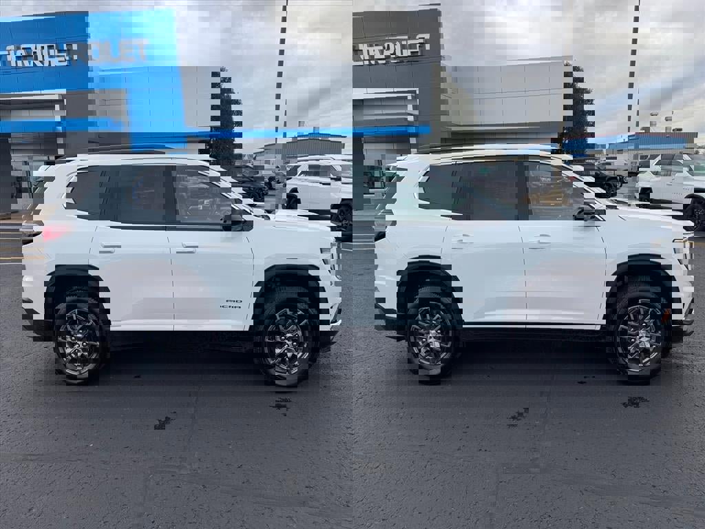 Used 2025 GMC Acadia Elevation image 2