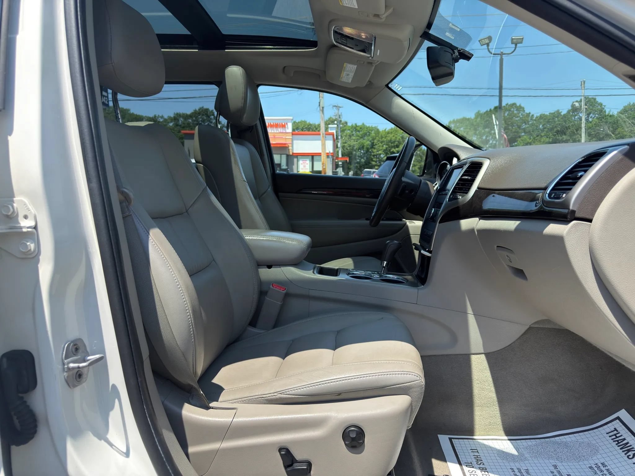 Used 2011 Jeep Grand Cherokee Laredo AWD/4WD image 22