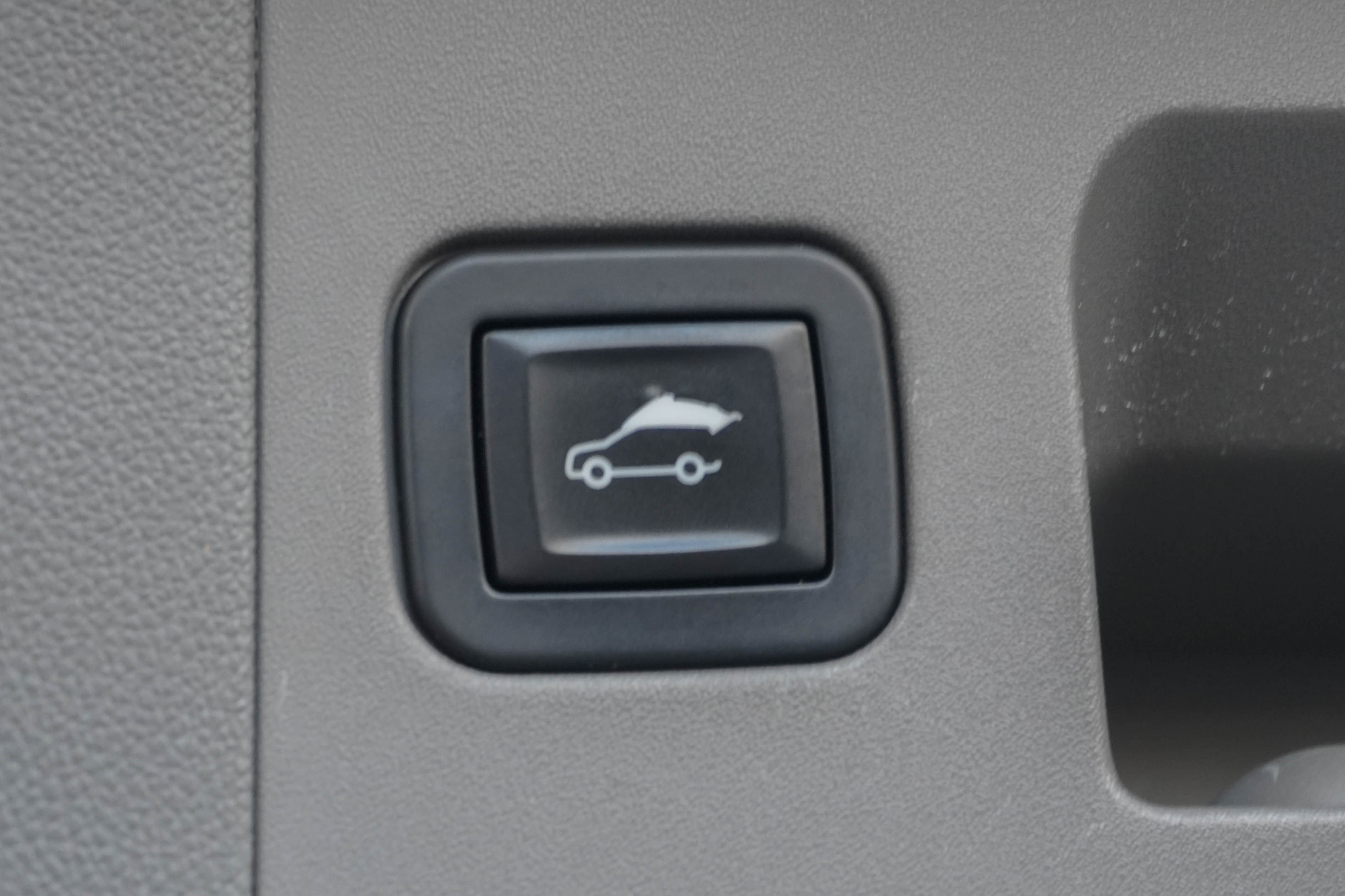 Used 2017 Cadillac XT5 Luxury w/ Driver Awareness Package image 29