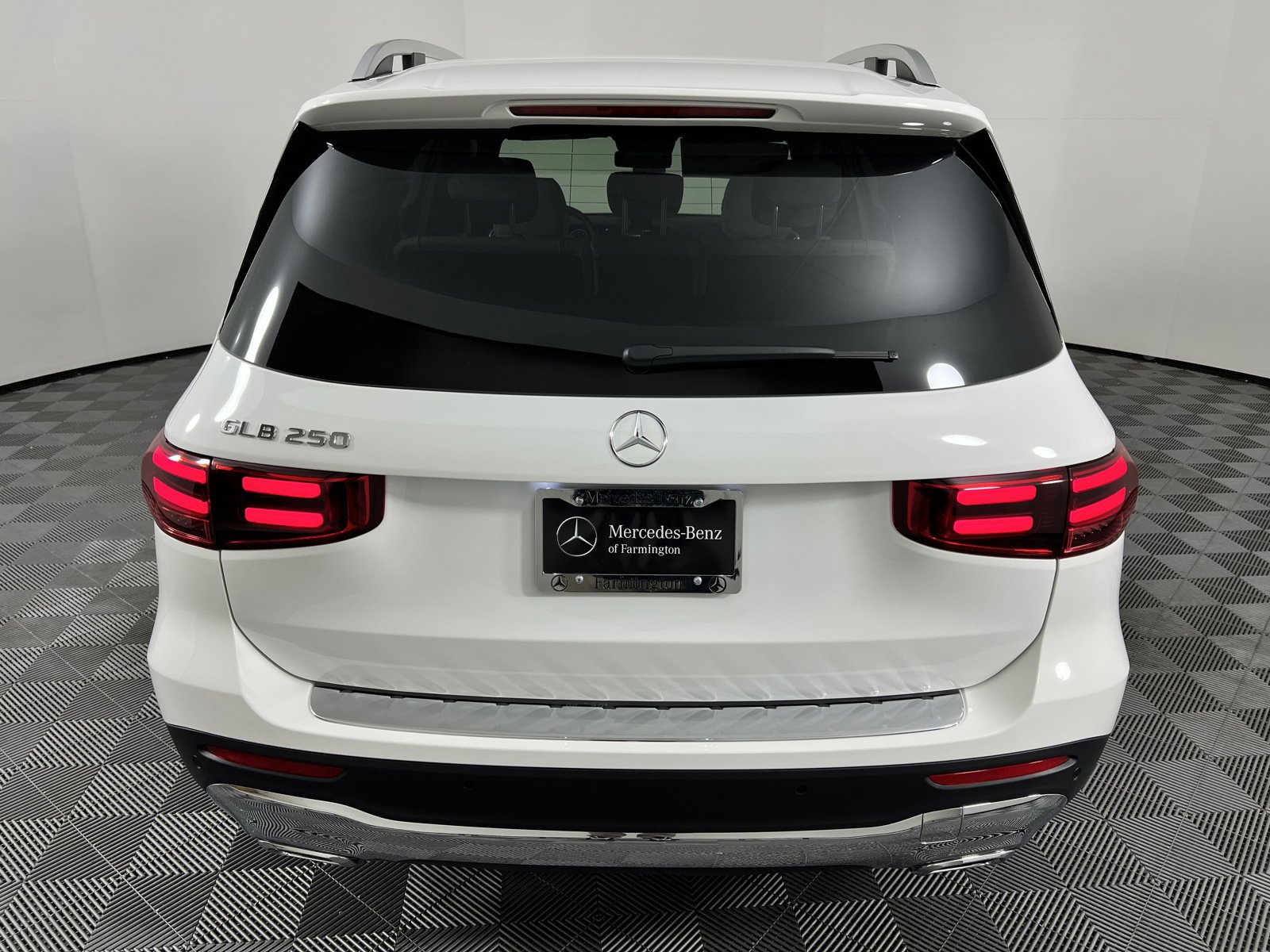 New 2025 Mercedes-Benz GLB 250 image 11