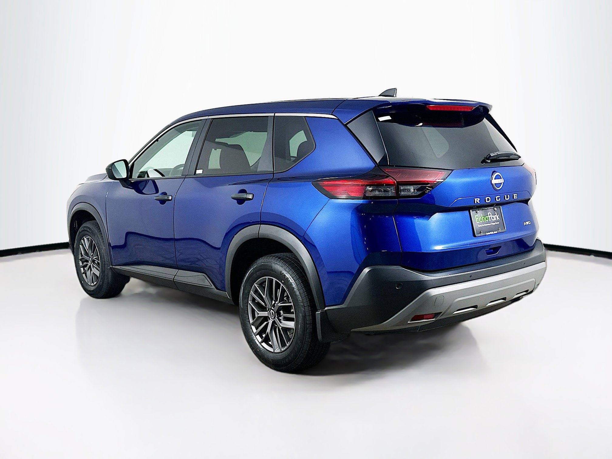 Used 2023 Nissan Rogue S AWD/4WD image 5