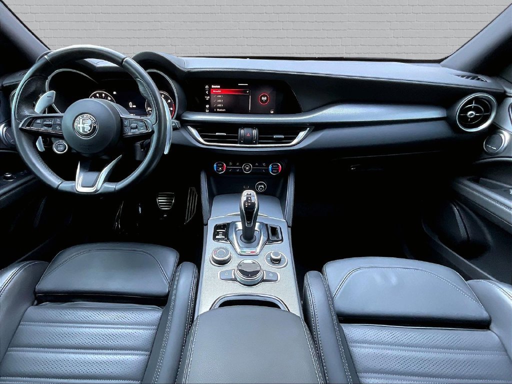 Used 2024 Alfa Romeo Stelvio Veloce AWD/4WD image 6