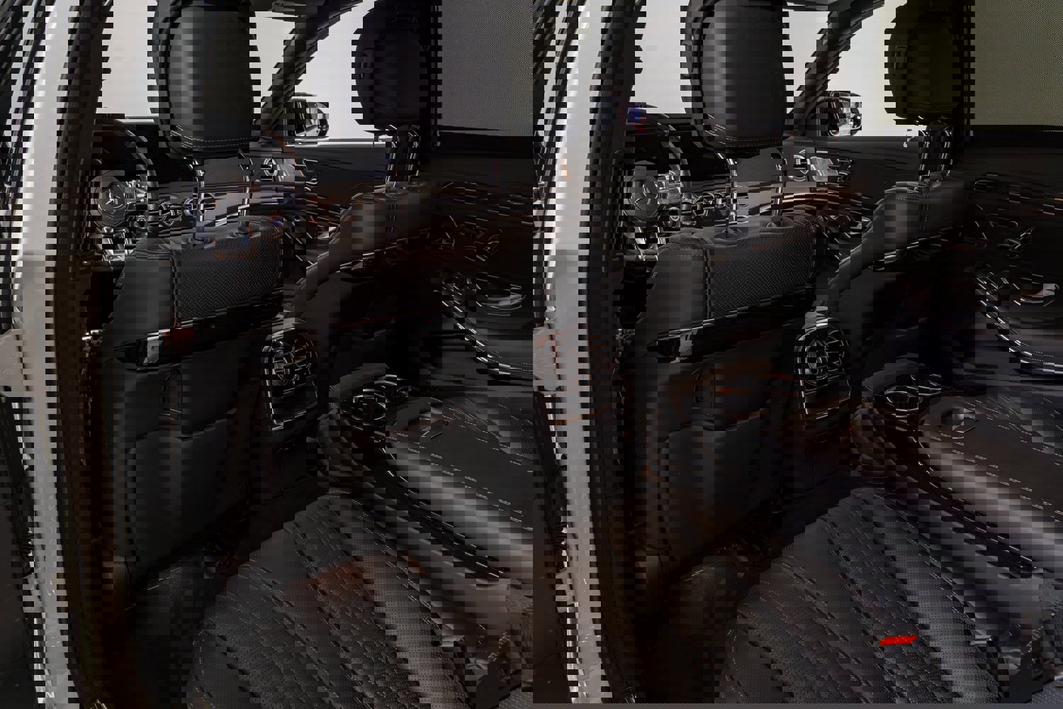 Used 2020 Mercedes-Benz S 63 AMG 4MATIC Sedan image 23