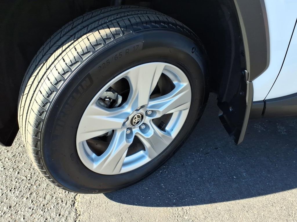 Used 2021 Toyota RAV4 XLE image 9