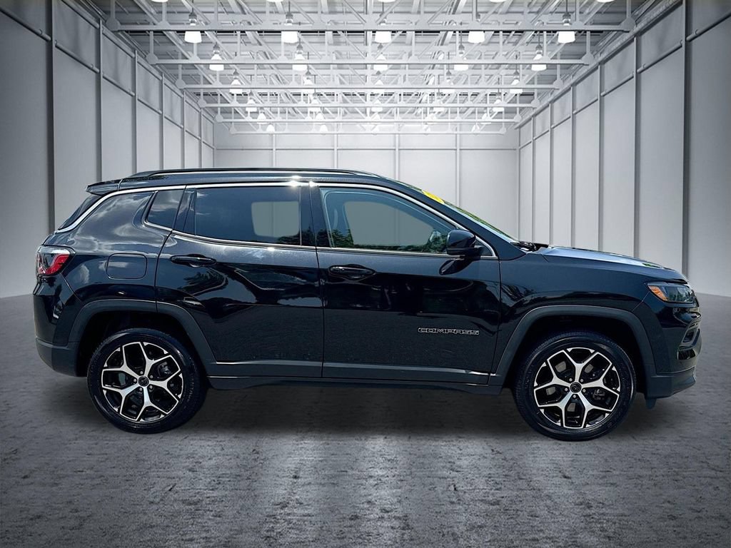 Used 2025 Jeep Compass Limited AWD/4WD image 10