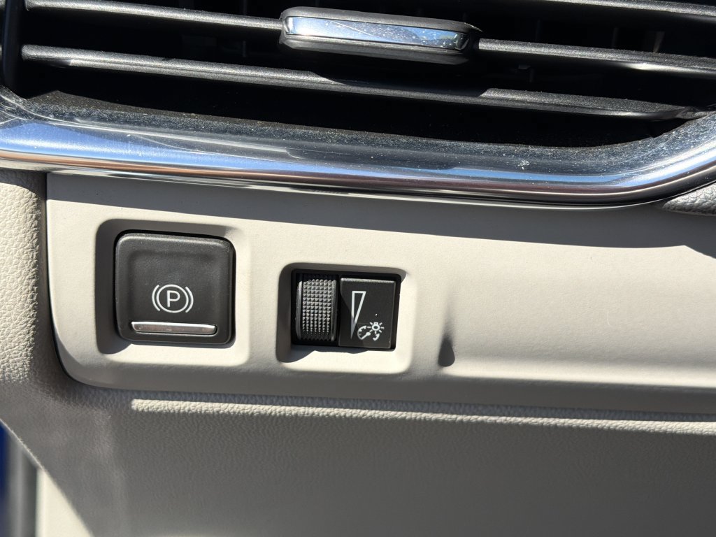 Certified 2023 Cadillac XT4 Premium Luxury FWD image 31