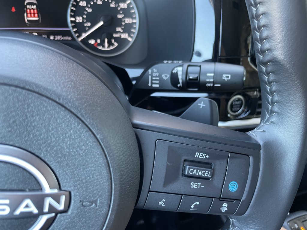 Used 2024 Nissan Pathfinder SV w/ Lighting Package (N92) FWD image 31